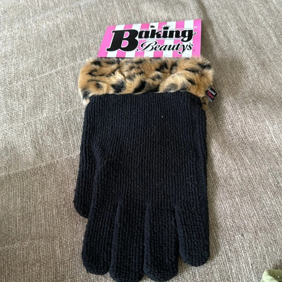 BAKING BEAUTY'S OVEN GLOVE black animal print NWT BY HOLLYWOOD KITCHEN - Picture 5 of 10